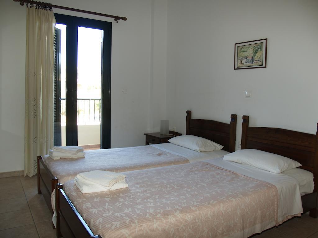 Irida Apartments -Ex Blazis House อัลมีรีดา ภายนอก รูปภาพ