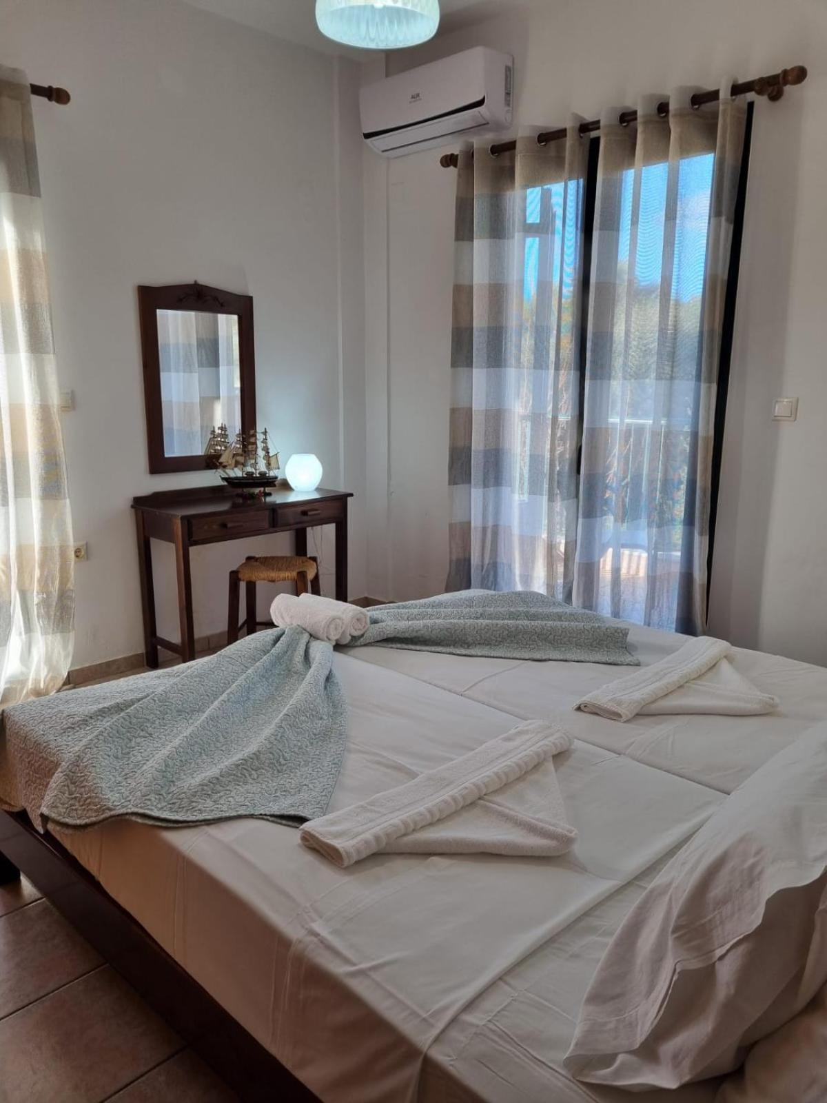 Irida Apartments -Ex Blazis House อัลมีรีดา ภายนอก รูปภาพ