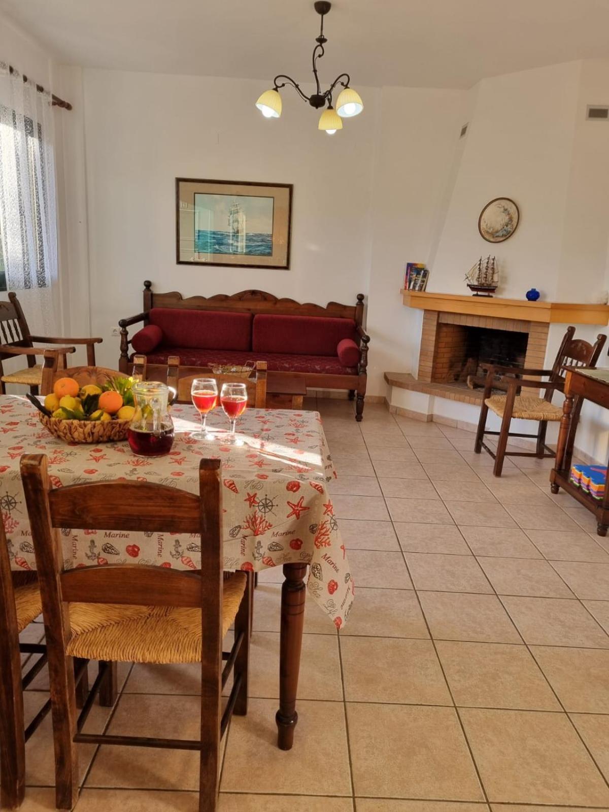Irida Apartments -Ex Blazis House อัลมีรีดา ภายนอก รูปภาพ