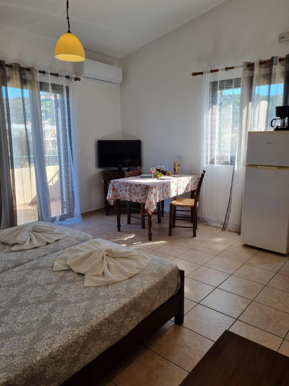 Irida Apartments -Ex Blazis House อัลมีรีดา ภายนอก รูปภาพ