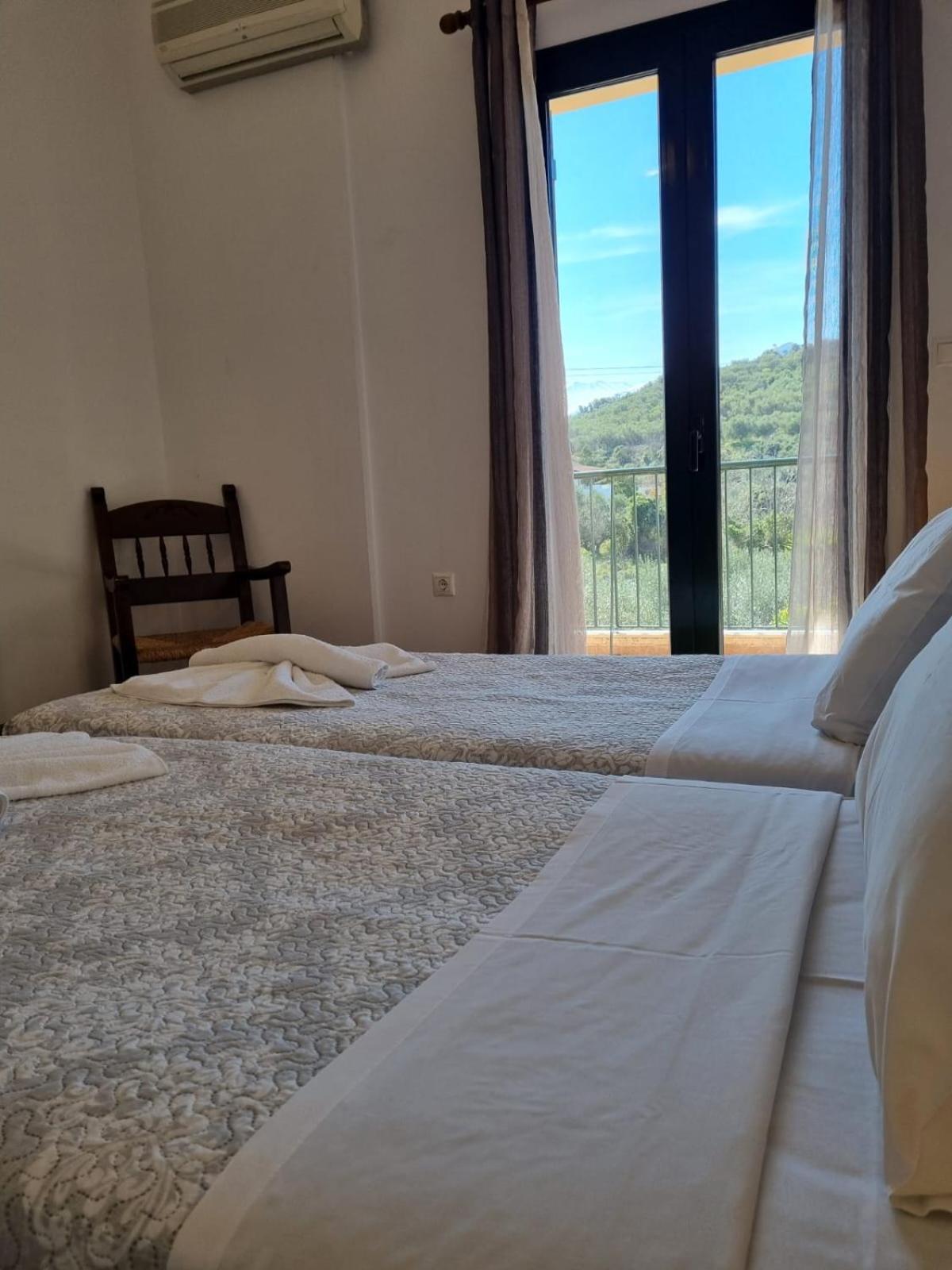 Irida Apartments -Ex Blazis House อัลมีรีดา ภายนอก รูปภาพ
