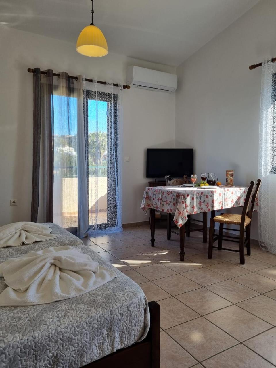 Irida Apartments -Ex Blazis House อัลมีรีดา ภายนอก รูปภาพ